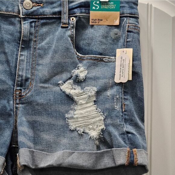 Aero, Womens Denim Shorts, Medium Wash, NWT, Size 14 - Picture 2 of 8